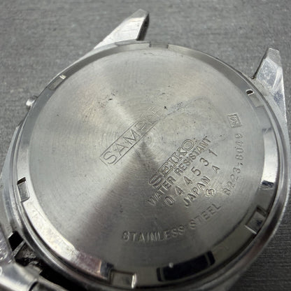 Seiko SQ Watch Men 35mm Silver Dial Silver Tone Daydate 8223-8049 SAMPLE E8