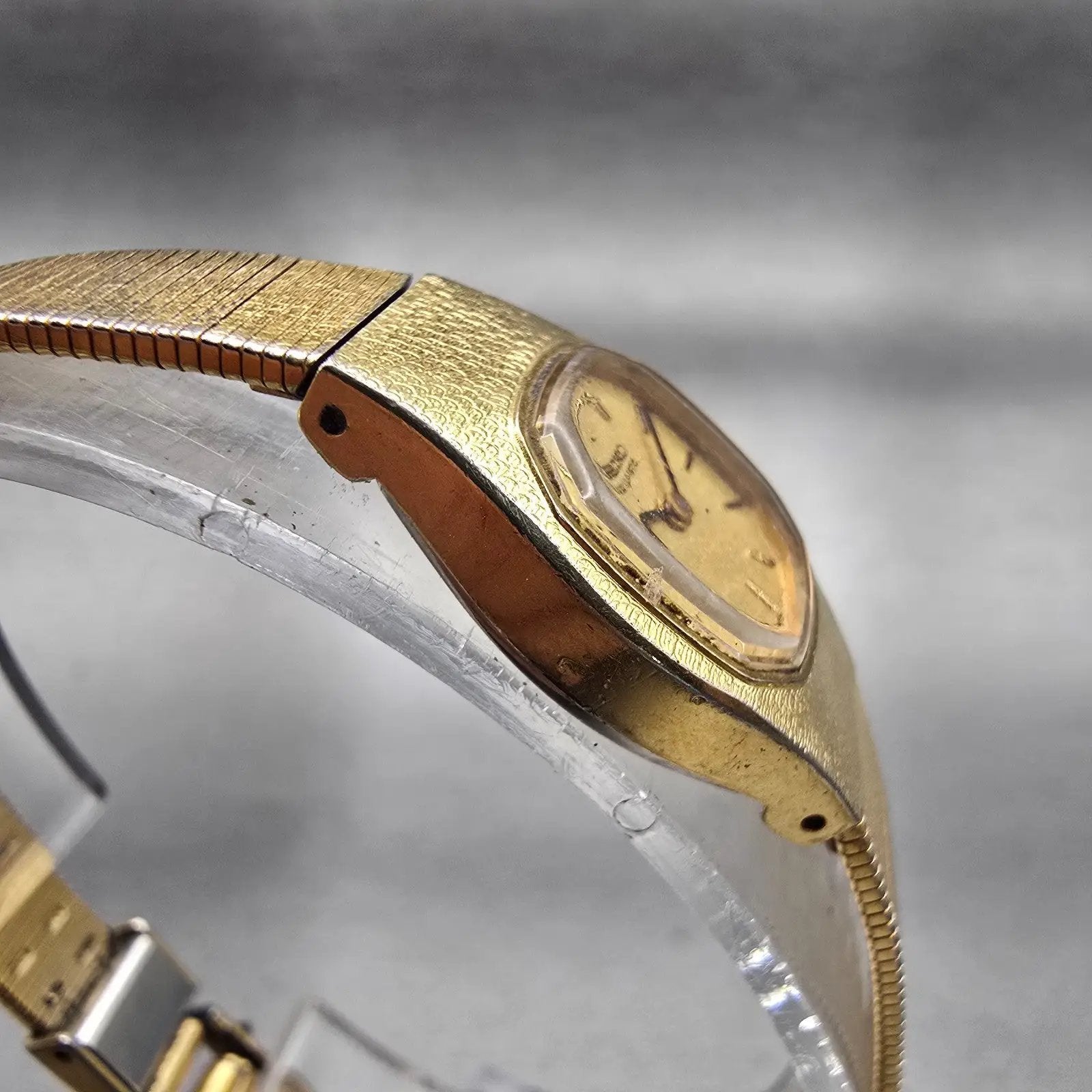 Seiko Watch Women 16mm Gold Dial Gold Tone Oval 2C20-5309 New Battery Vintage3
