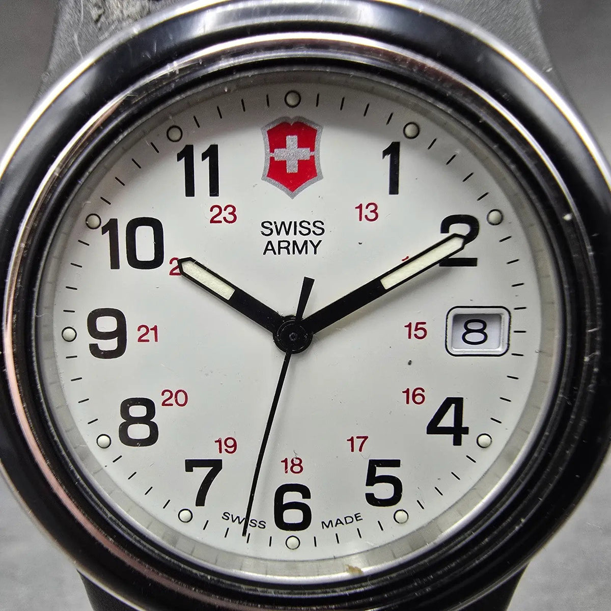 Victorinox Swiss Army Watch Men 39mm White Dial Black Silver Date New Battery 91