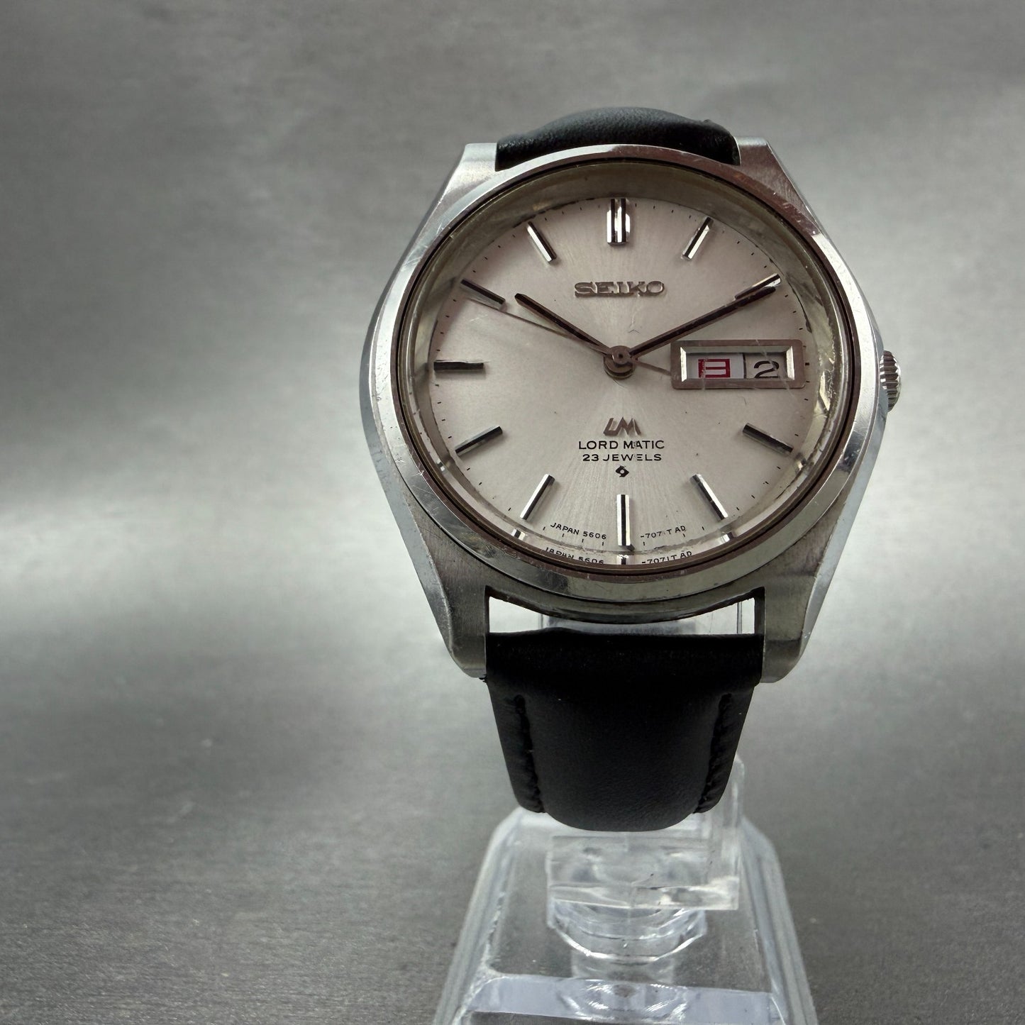 Seiko Lord Matic Watch Men 37mm Silver Dial Steel Daydate READ!!! 5606-7070 Runs5