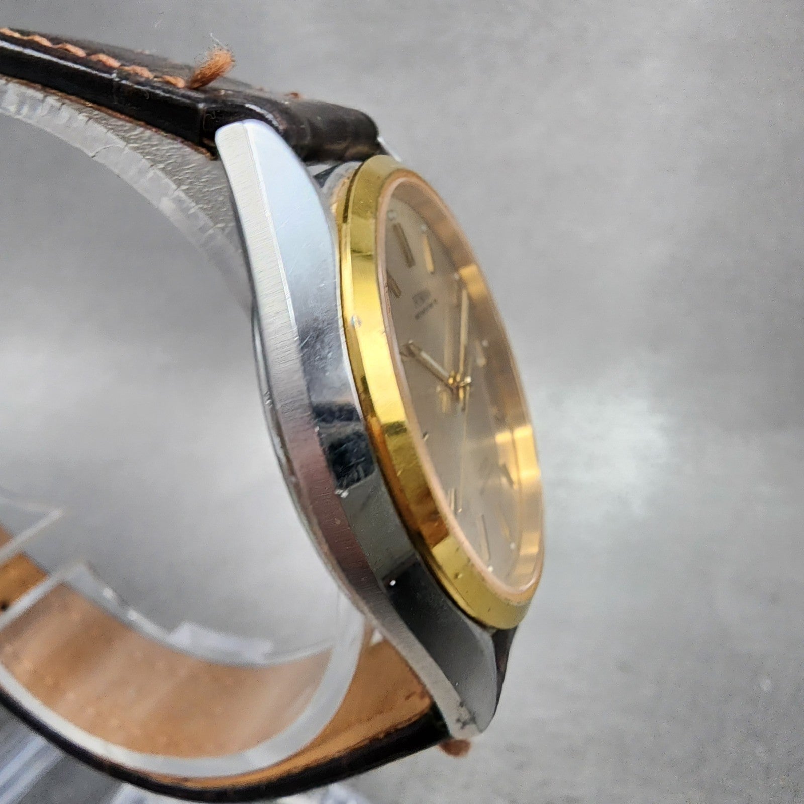 Citizen Forma Watch Men 35mm Champagne Dial Two Tone Date 4765471946 New Bat3