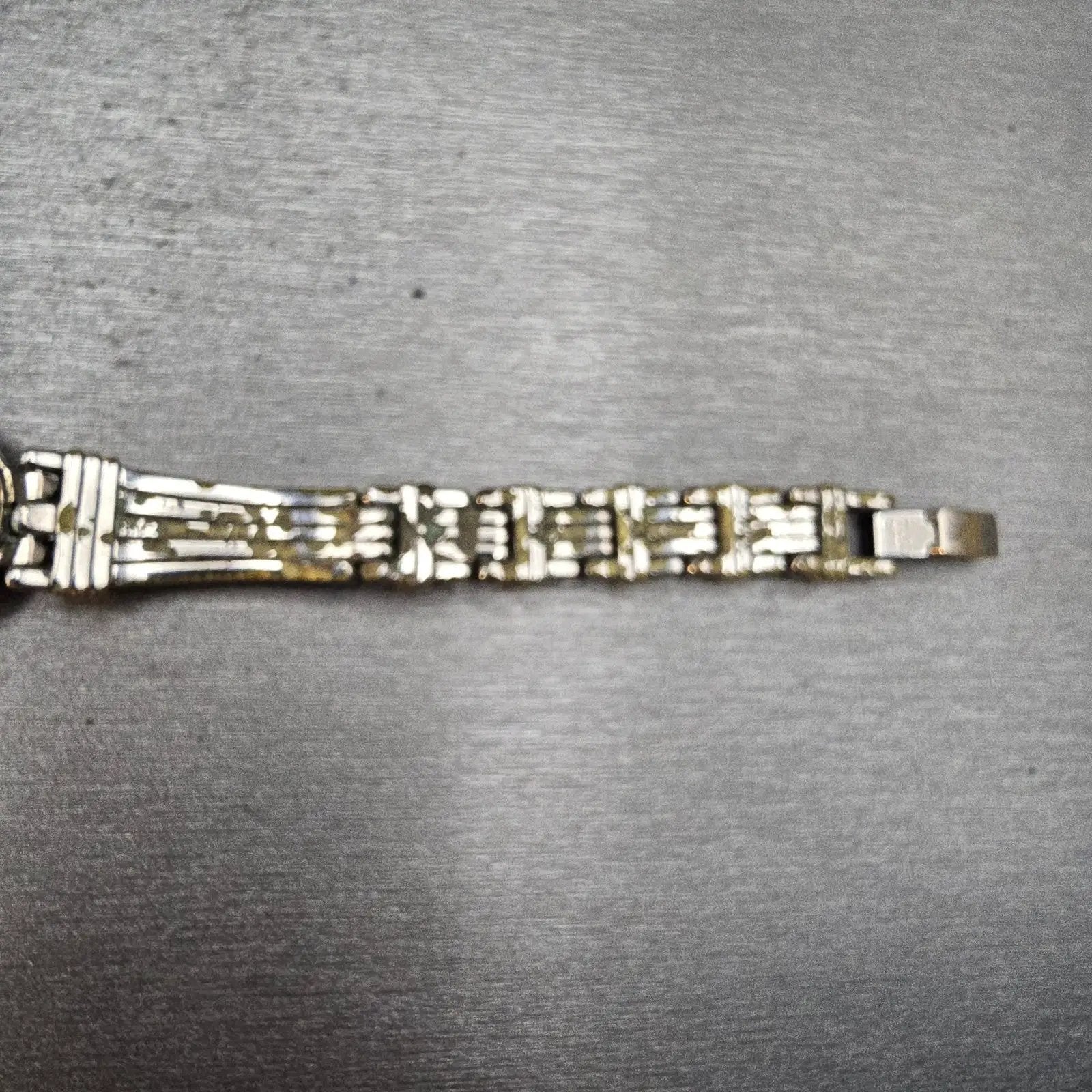Seiko Watch Women 21mm White Dial Two Tone Round V400-1229 New Battery Vintage12