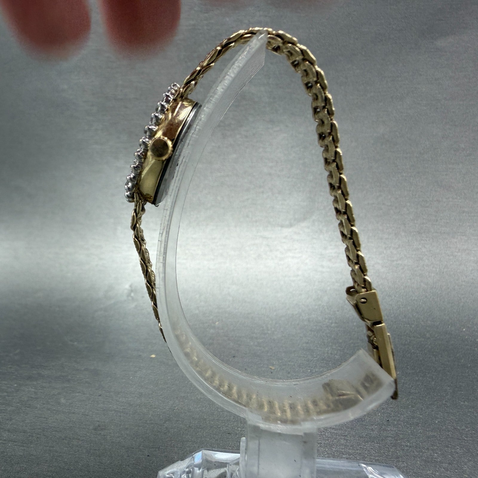 Gruen Watch Women 16mm Gold Dial Gold Tone Oval Diamond Bezel New battery VTG6