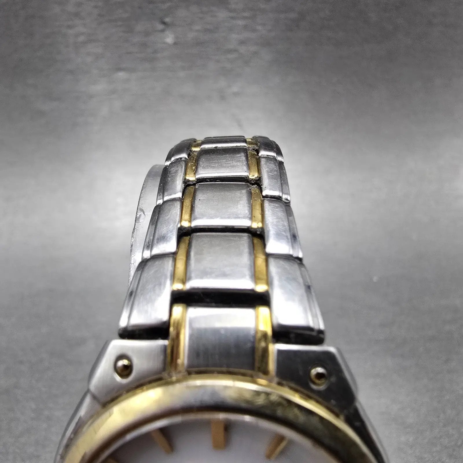 Seiko Solar Watch Women 30mm White Dial Two Tone Date READ!!!!!!! V137-0AX0 Runs4