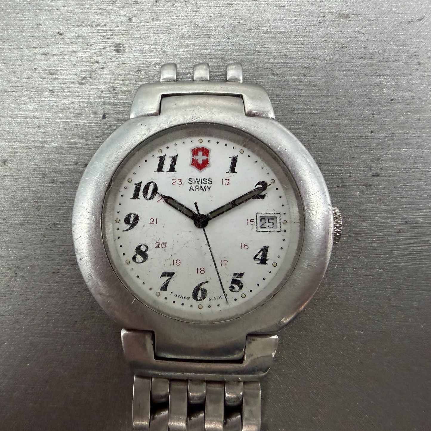 Victorinox Swiss Army Calvary Watch Men 39mm White Dial Silver Tone Date PARTS R0