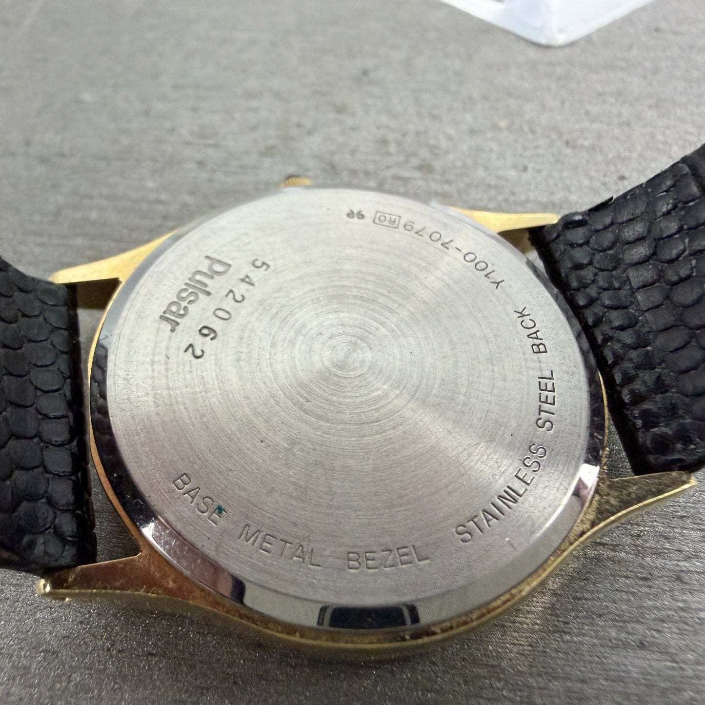 Seiko Pulsar Watch Men 31mm Black Dial Gold Tone Round Y100-7079 New Battery9