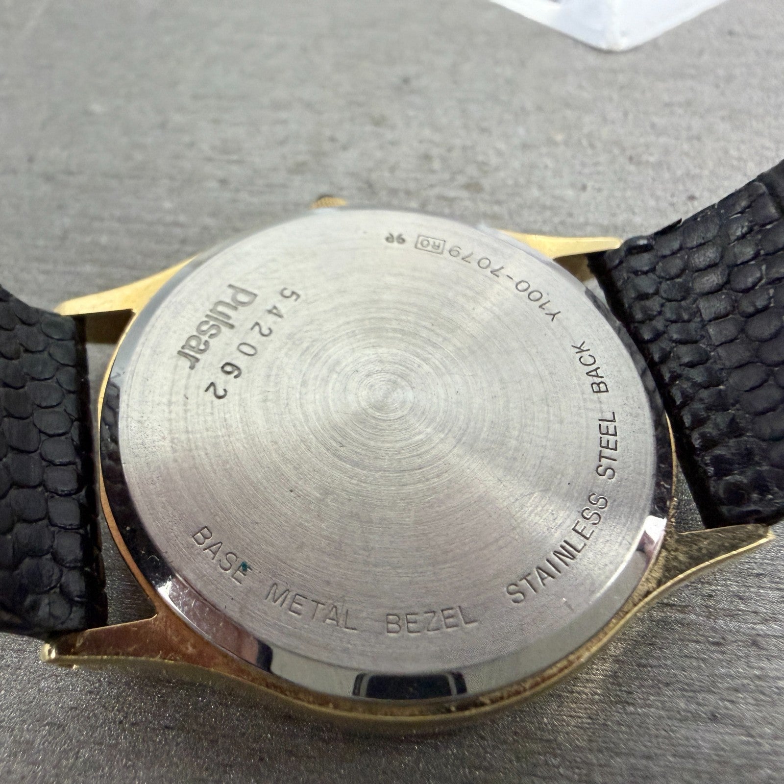 Seiko Pulsar Watch Men 31mm Black Dial Gold Tone Round Y100-7079 New Battery9