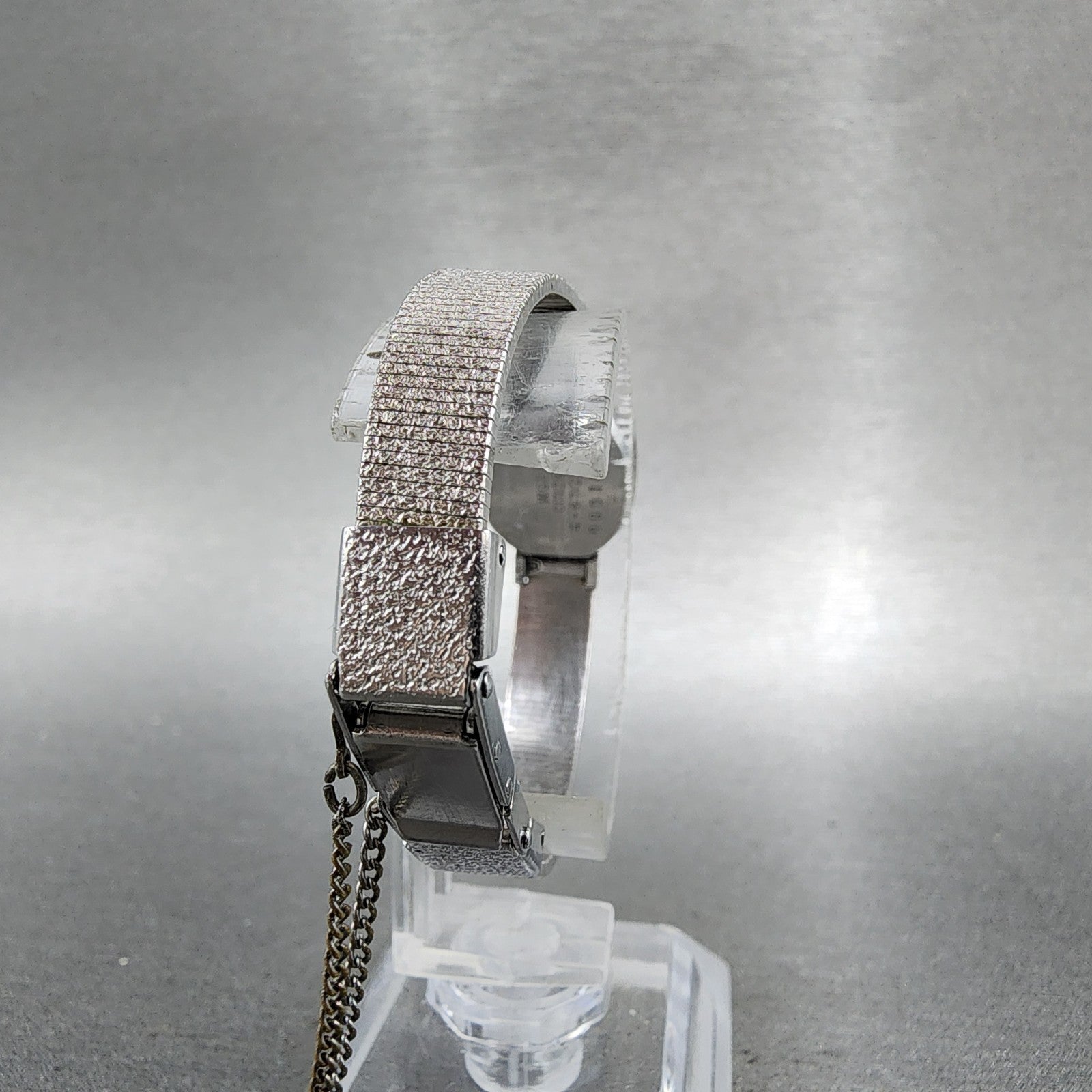 Citizen Watch Women 15mm White Dial White Gold Plated Manual Wind Runs VTG7
