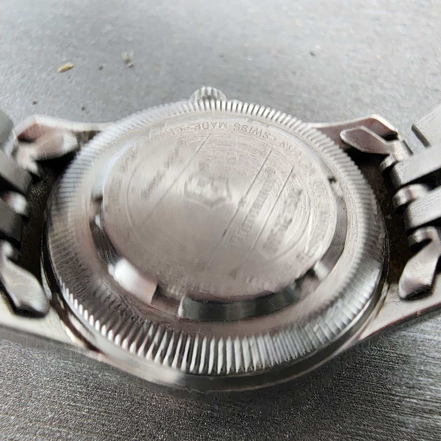 Victorinox Swiss Army Odyssey Watch Women 30mm White Dial Steel Date New Battery9