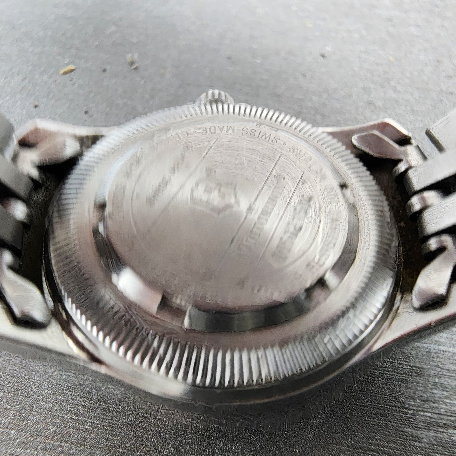 Victorinox Swiss Army Odyssey Watch Women 30mm White Dial Steel Date New Battery9