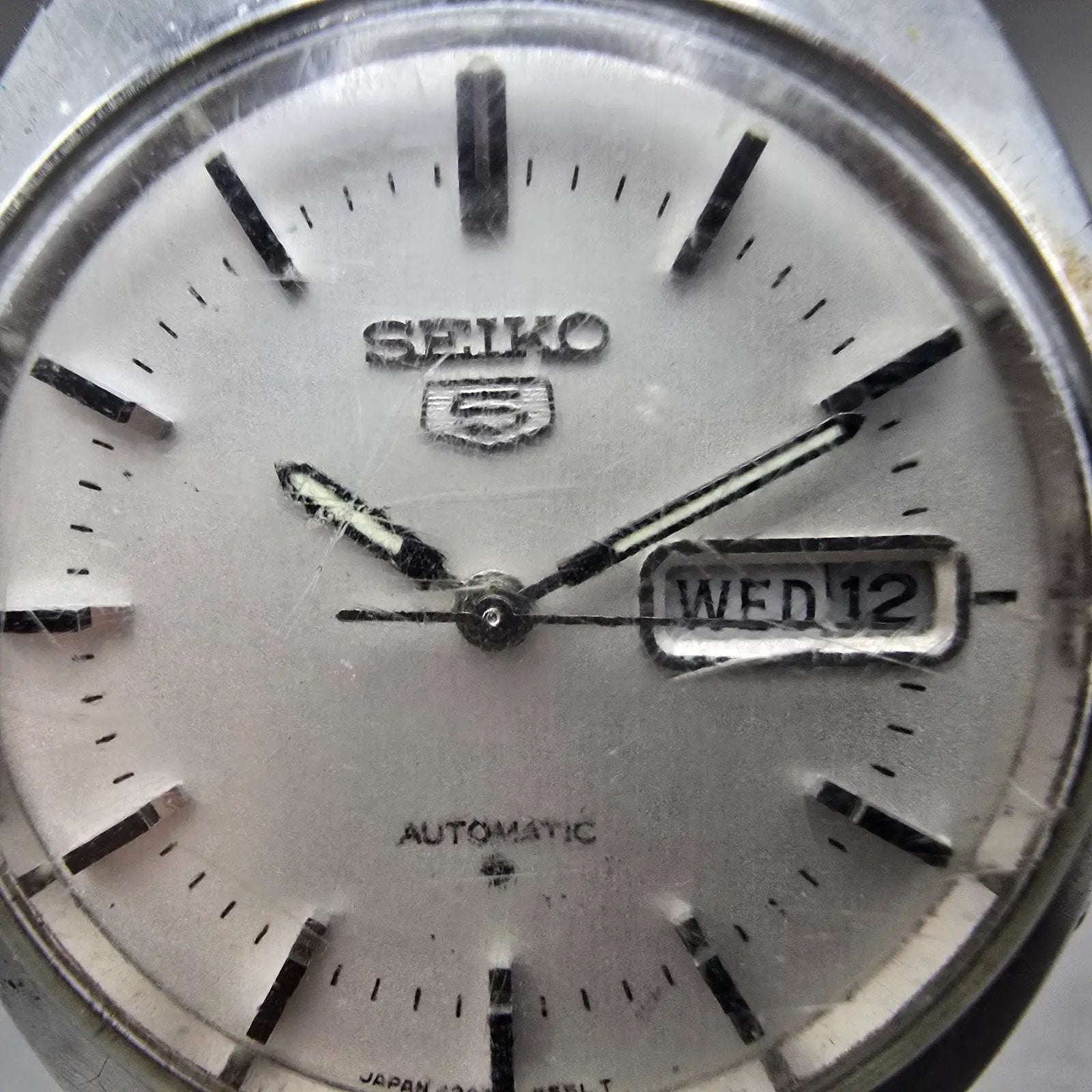 Seiko 5 Automatic Watch Men 37mm Silver Dial Silver Tone Daydate 6309-8670 PARTS2