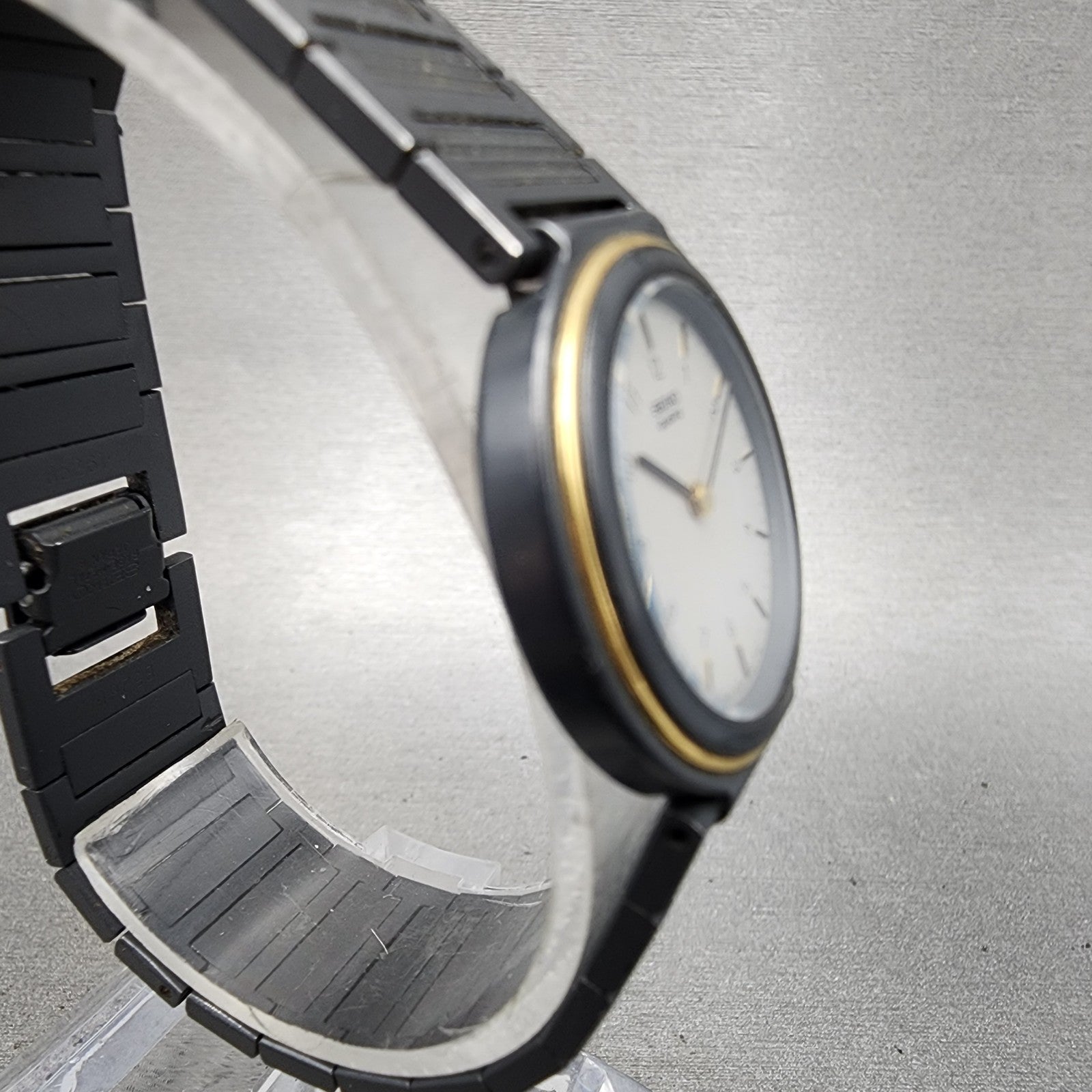 Seiko Watch Women 25mm Silver Tone Black Tone Round 2c200260 New Battery3
