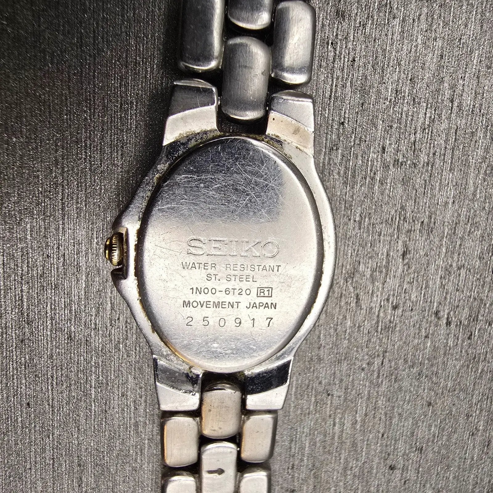Seiko Watch Women 18mm Blue Dial Two Tone Oval 1N00-6T20 New Battery Vintage10