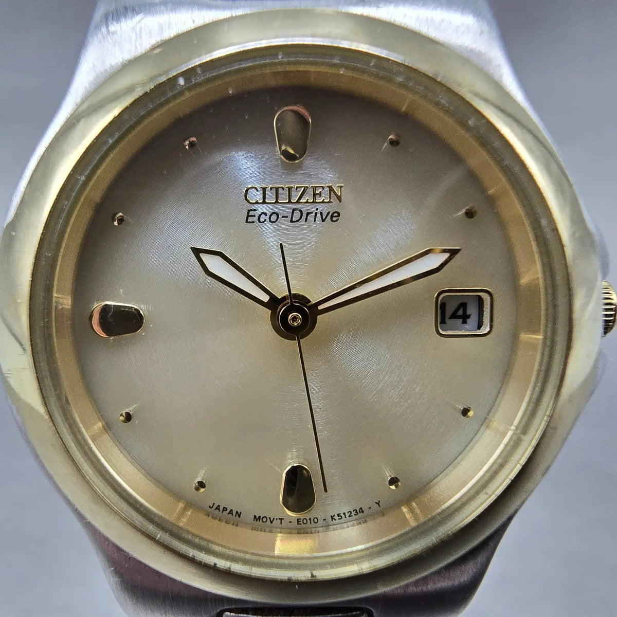 Citizen Eco-Drive Watch Women 25mm Cream Dial Two Tone Date E011-K16784 Runs JP1