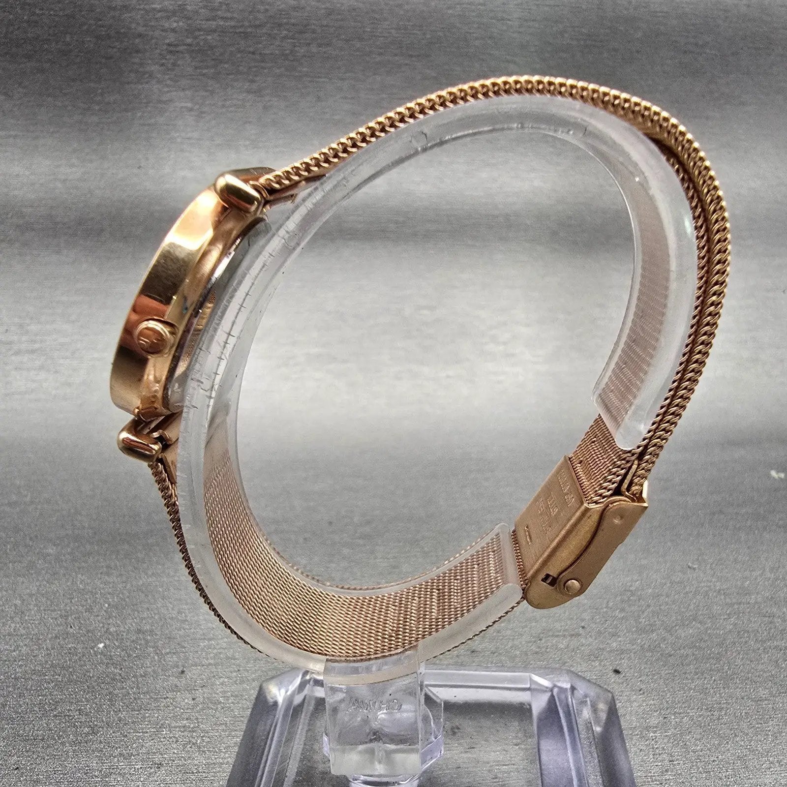 Skagen Denmark Watch Women 25mm MOP Dial Gold Tone Round 107SRRD New Battery6