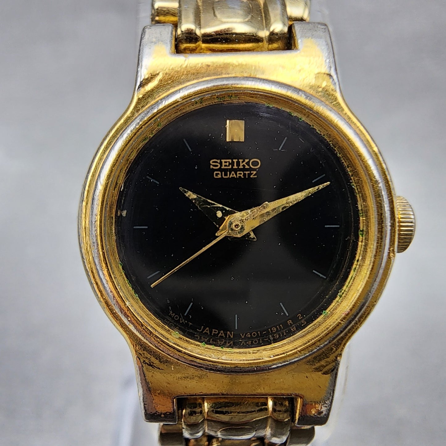Seiko Watch Women 19mm Black Dial Gold Tone Round V4010518 New Battery1