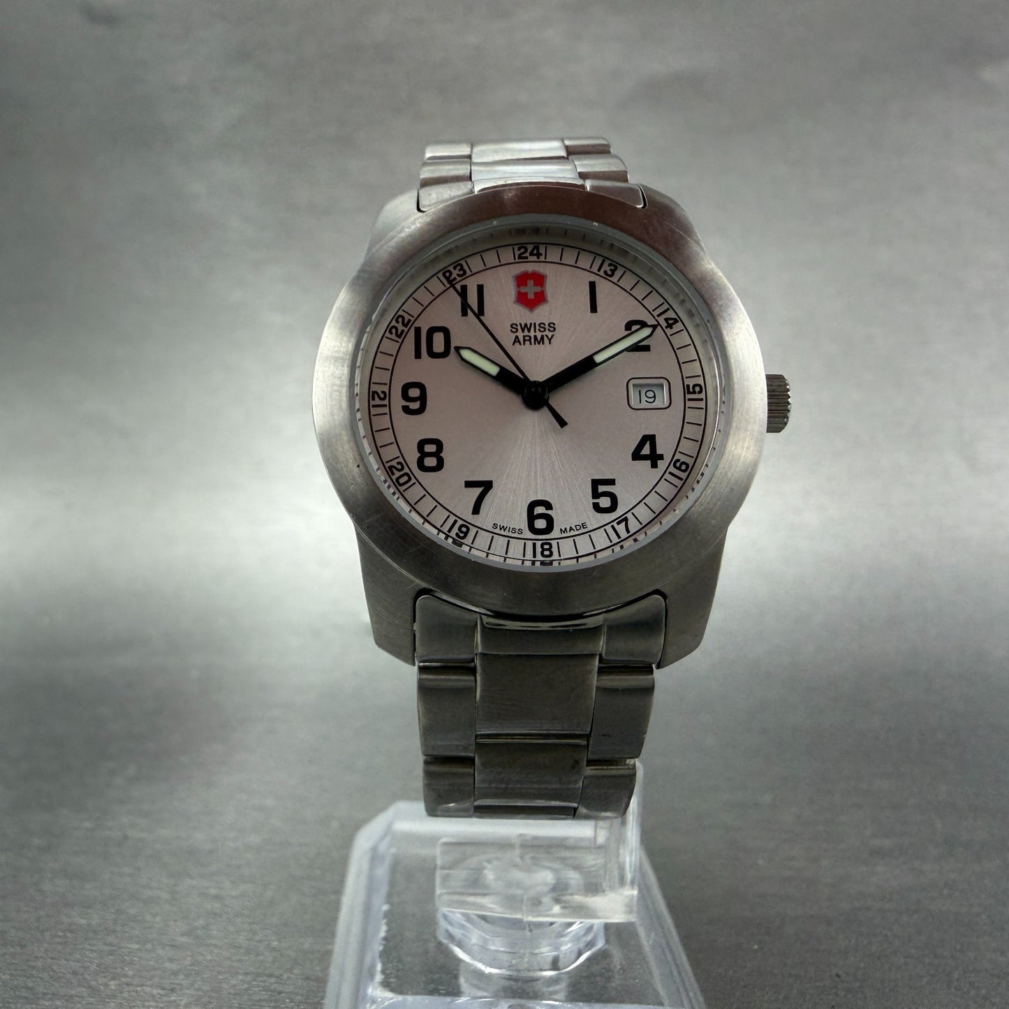 Victorinox Swiss Army Field Watch Women 30mm White Dial Steel Date New BatteryAB5