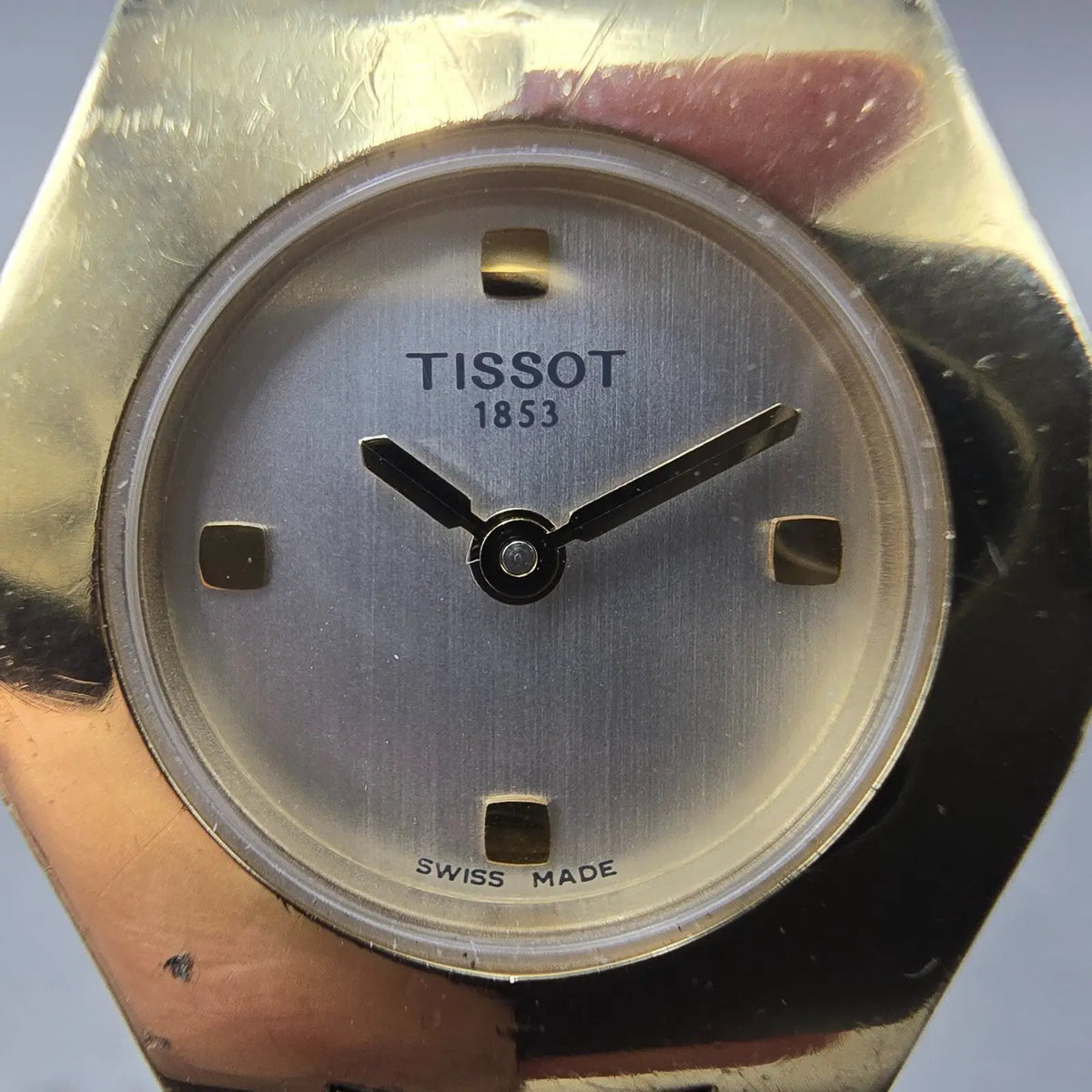 Tissot Watch Women 23mm White Dial Gold Tone Round New Battery L520 Vintage1