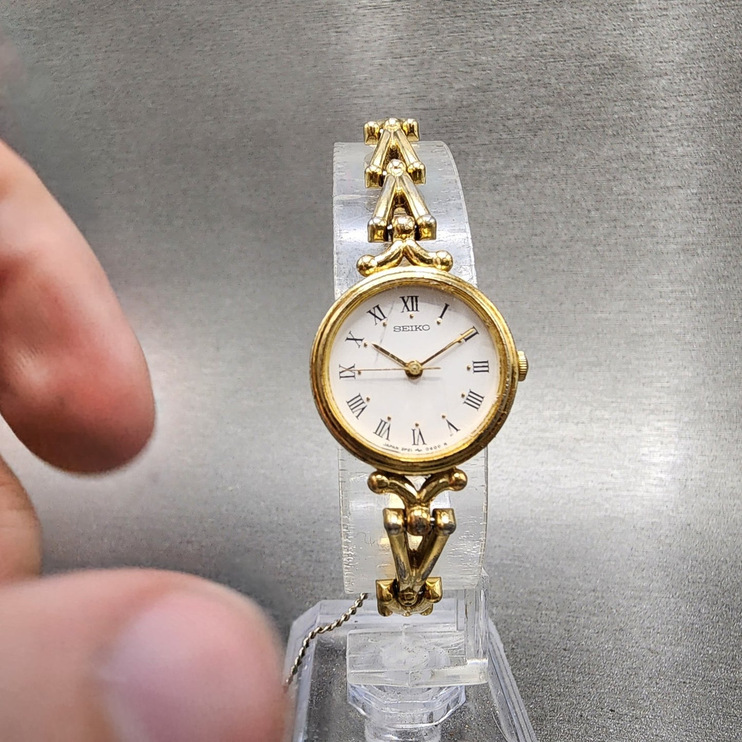 Seiko Watch Women 20mm White Dial Gold Tone Round 2p210190 New Battery5