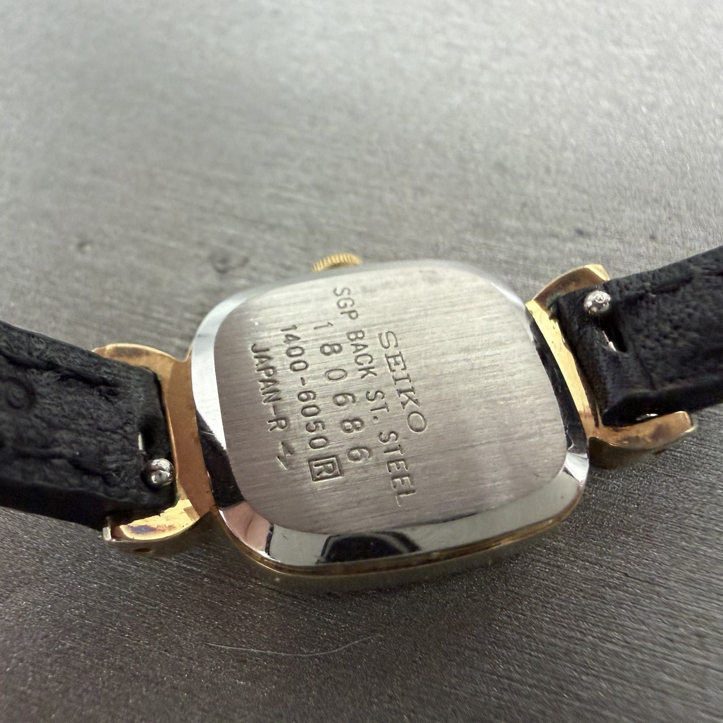 Seiko Tank Watch Women 17mm Champagne Dial Gold Tone 14006050 New Battery9