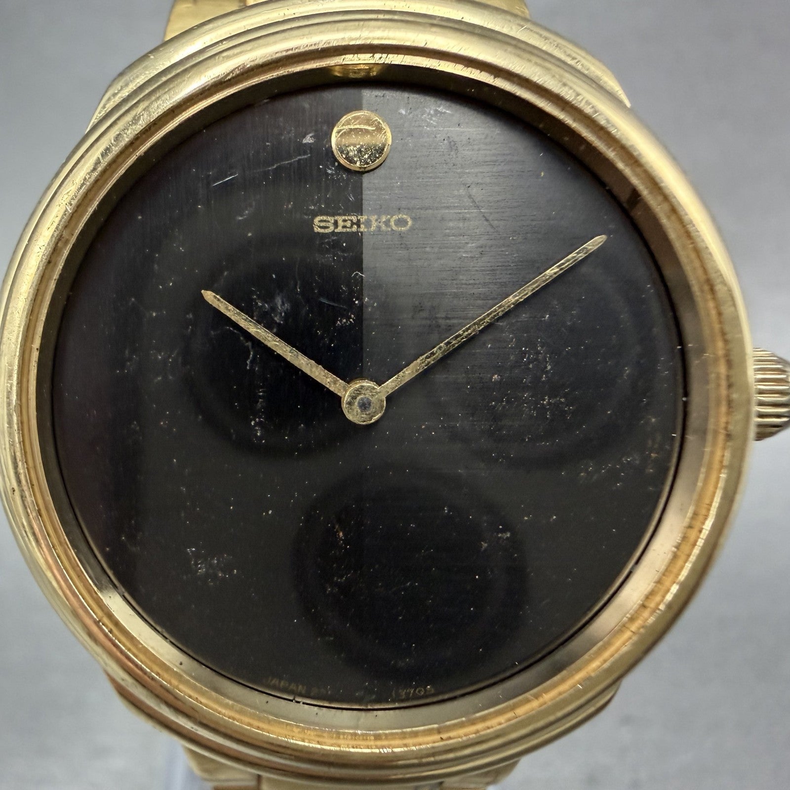 Seiko Watch Men 33mm Black Dial Gold Tone Round 2220-J527 Manual Runs READ!!!1