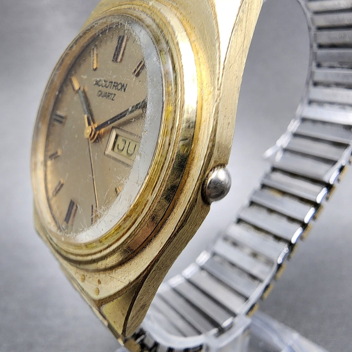 Bulova Accutron Watch Men 36mm Gold Dial Gold Tone Daydate 7256 PARTS3