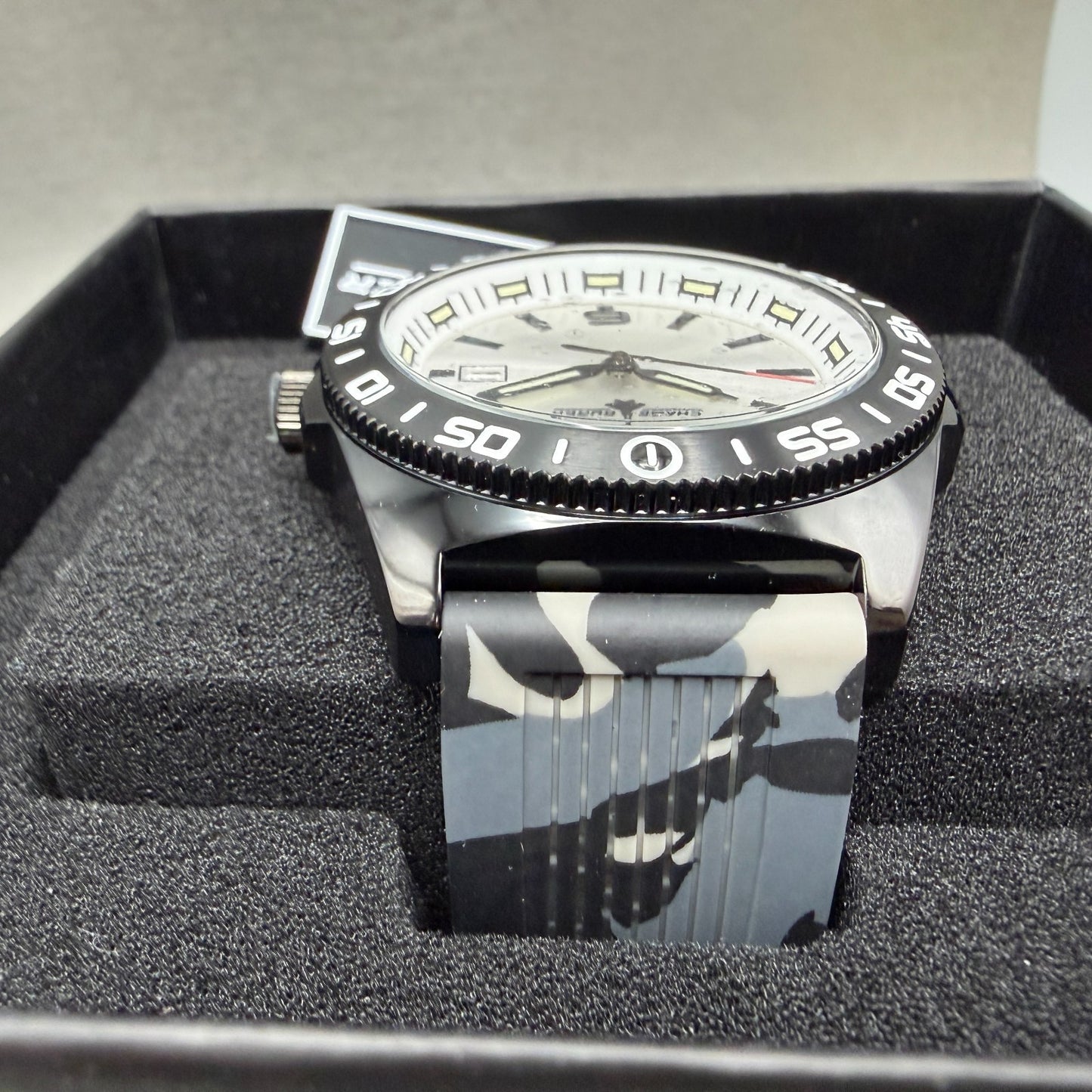 Chase Durer Dive Watch Men 46mm Silver Dial Black Tone Date Camo Band CDW-01774