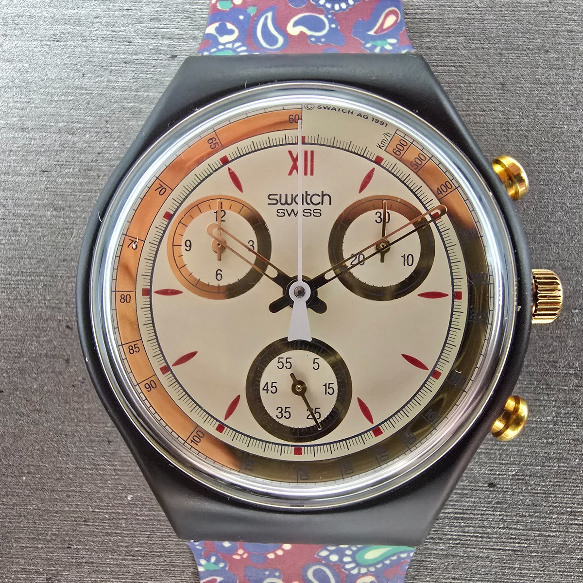Swatch Chrono Award Watch Men 37mm Cream Dial Black Date SCB108 New Batt NOS1