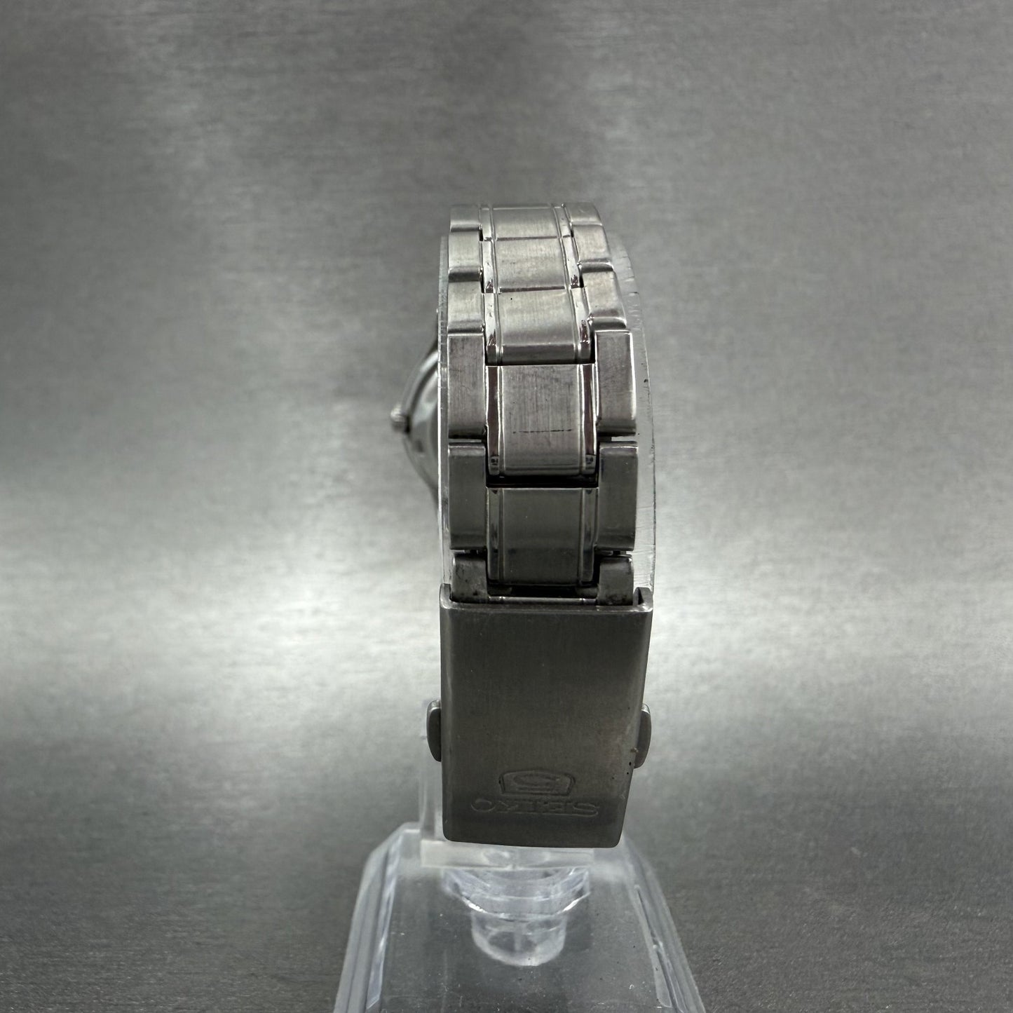 Seiko 5 Watch Women 25mm Balck Dial Stainless Steel Daydate Round 4207-01F0 Runs7