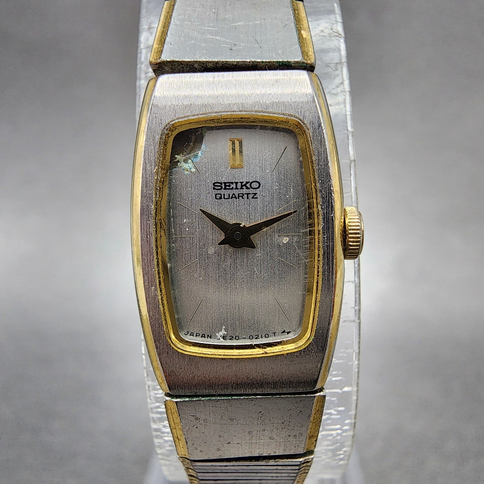 Seiko Tank Watch Women 13mm Silver Dial two Tone Rectangle 2e205139 New Battery1