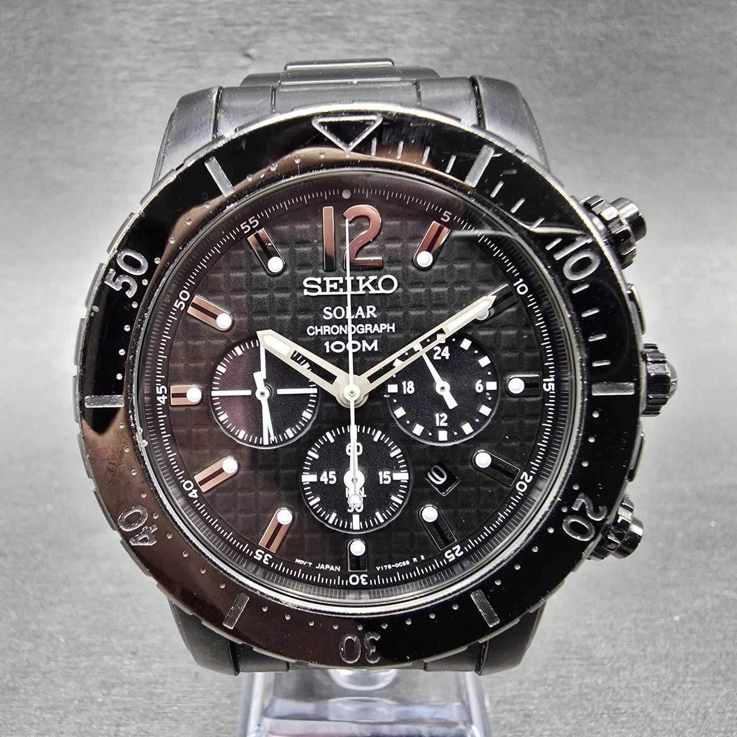 Seiko Chronograph Solar Watch Men 45mm Black Dial Black Tone Date V175-0CH0 Runs0