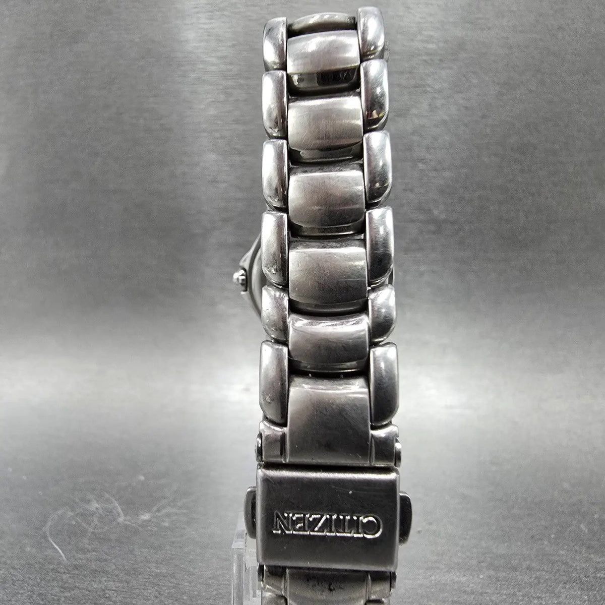Citizen Eco-Drive Watch Women 26mm Pink Dial Silver Tone Date E011-S039941 RunsK7