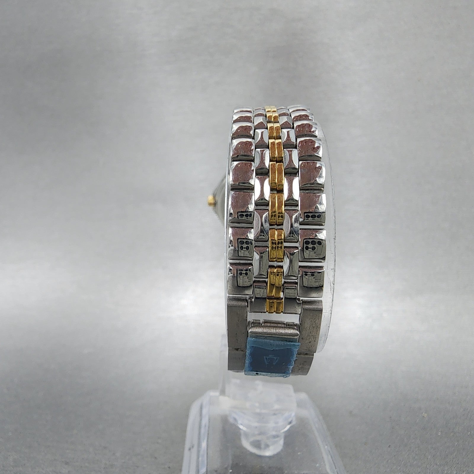 Bulova Watch Women 24mm White Dial two Tone Date Round 98M02 New Battery7