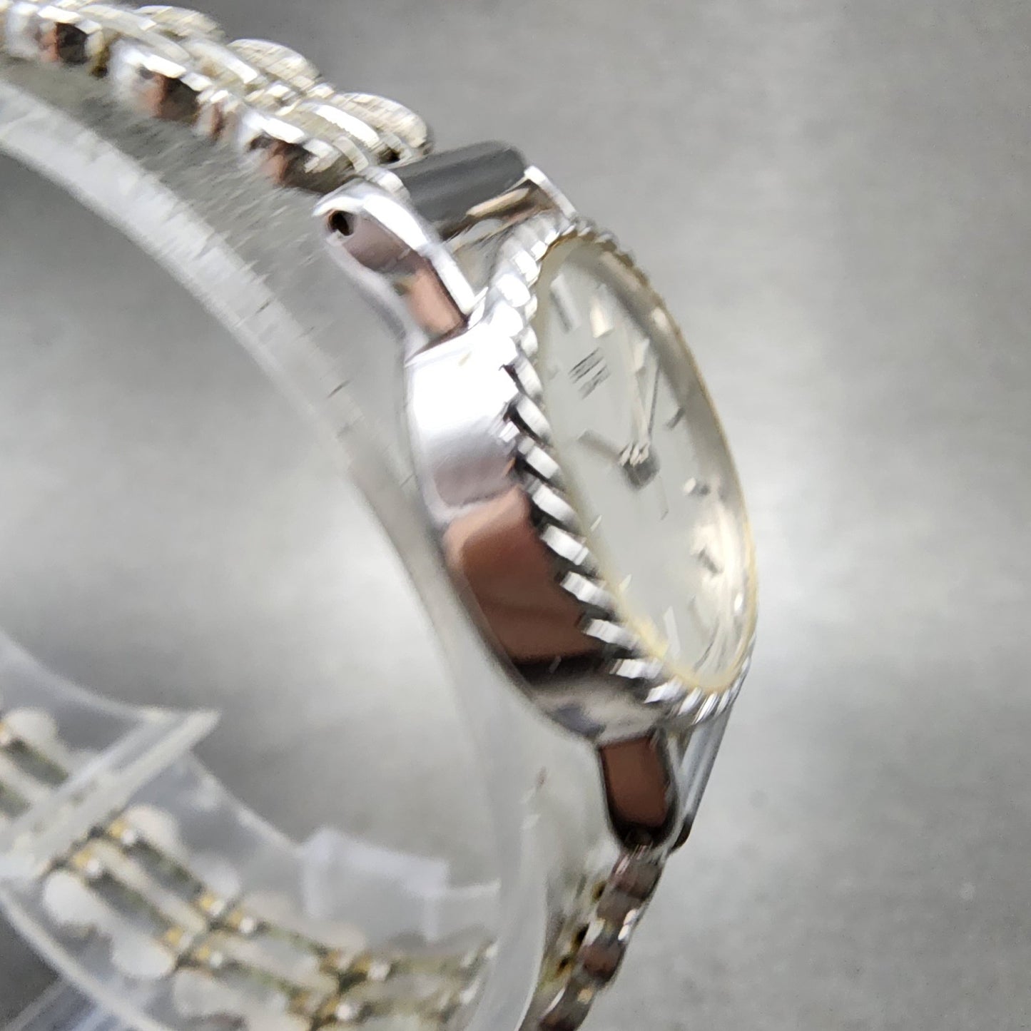 Seiko Watch Women 19mm Silver Dial Silver Tone Oval 14215510 New Battery VTG3