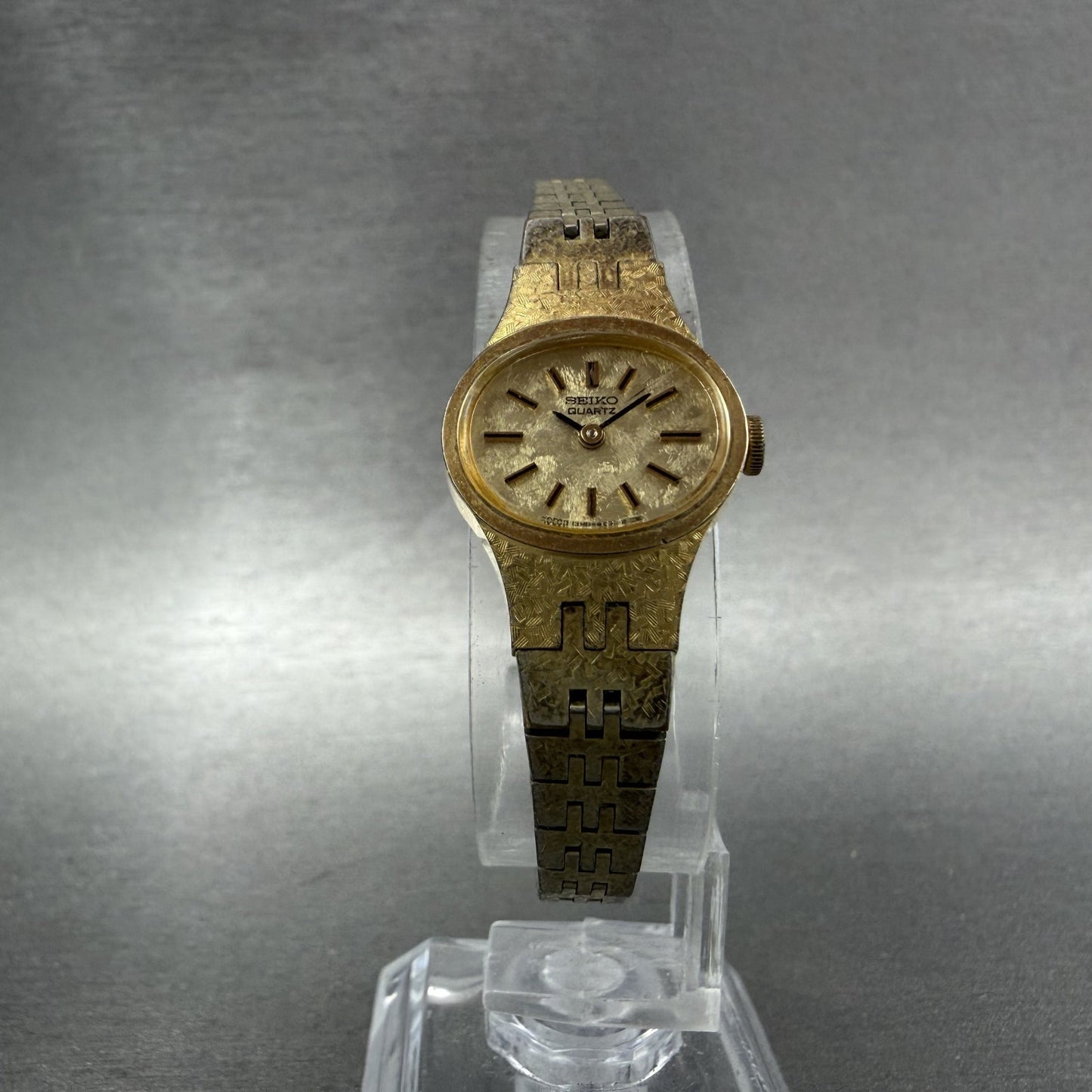 Seiko Watch Women 17mm Gold Dial Gold Tone Oval 1400-7389 New Battery Vintage AN5