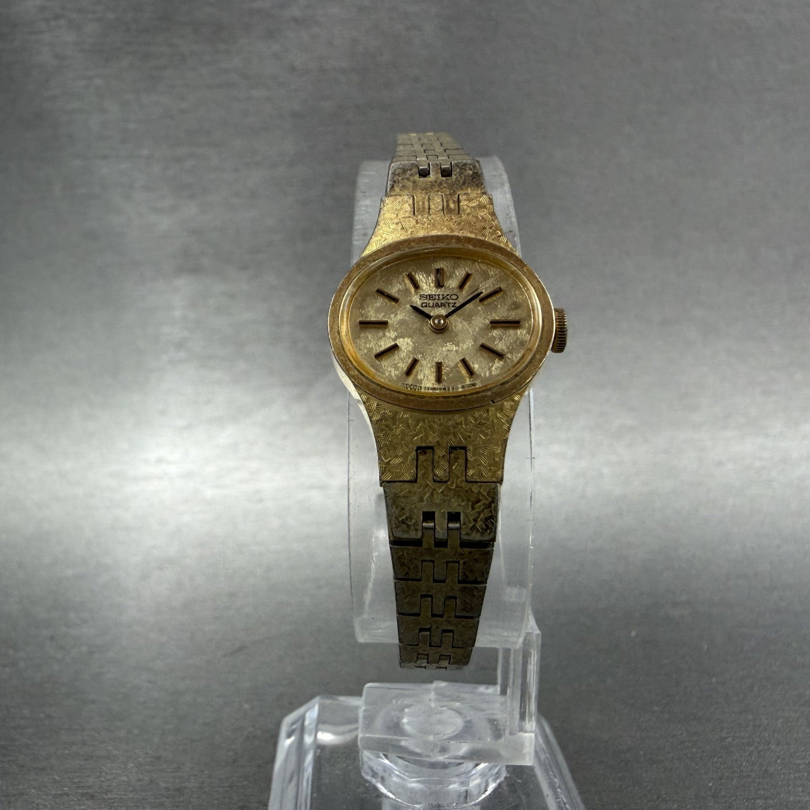 Seiko Watch Women 17mm Gold Dial Gold Tone Oval 1400-7389 New Battery Vintage AN5