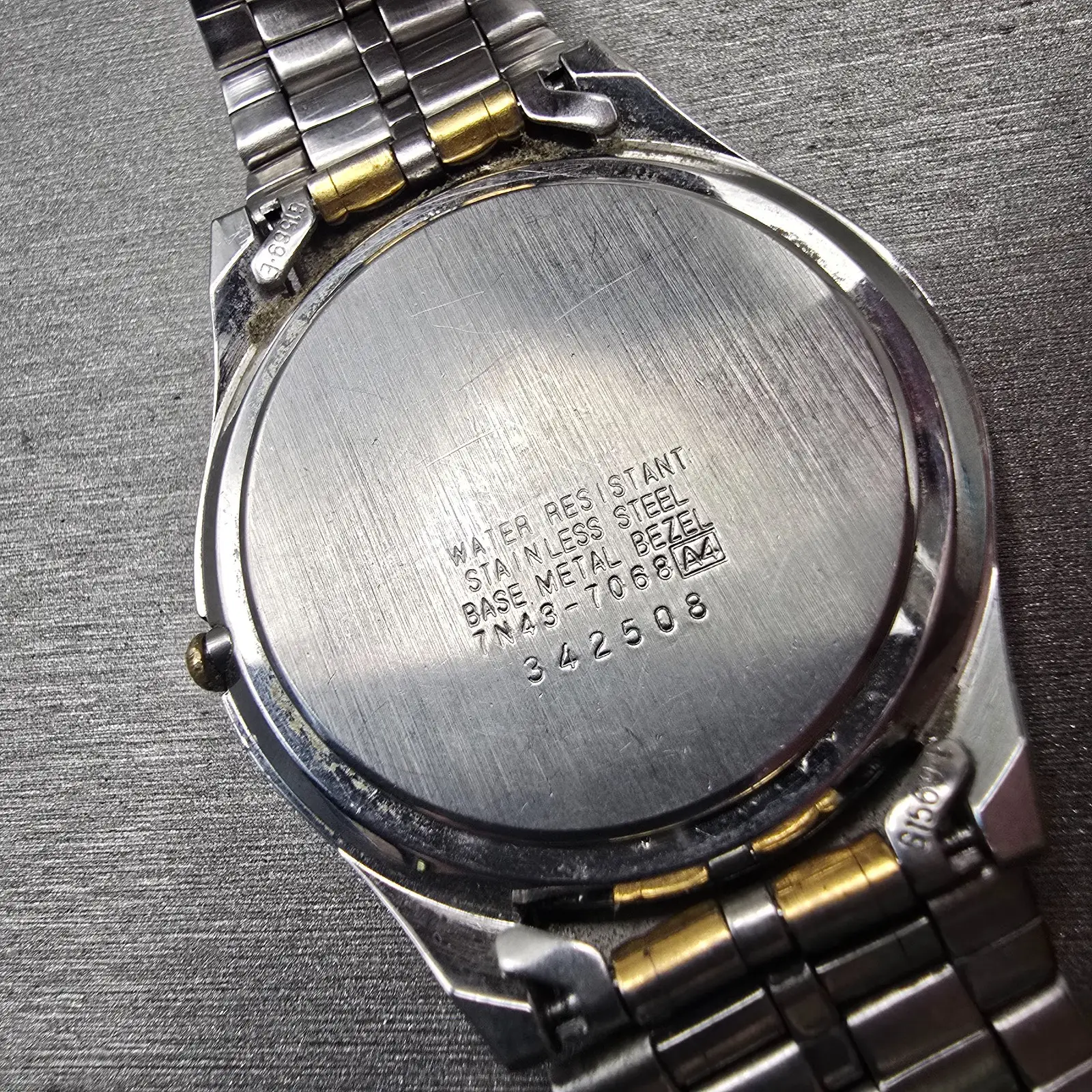 Seiko Watch Men 38mm Red Dial Two Tone Daydate Round 7N43-7068 New Battery VTG10