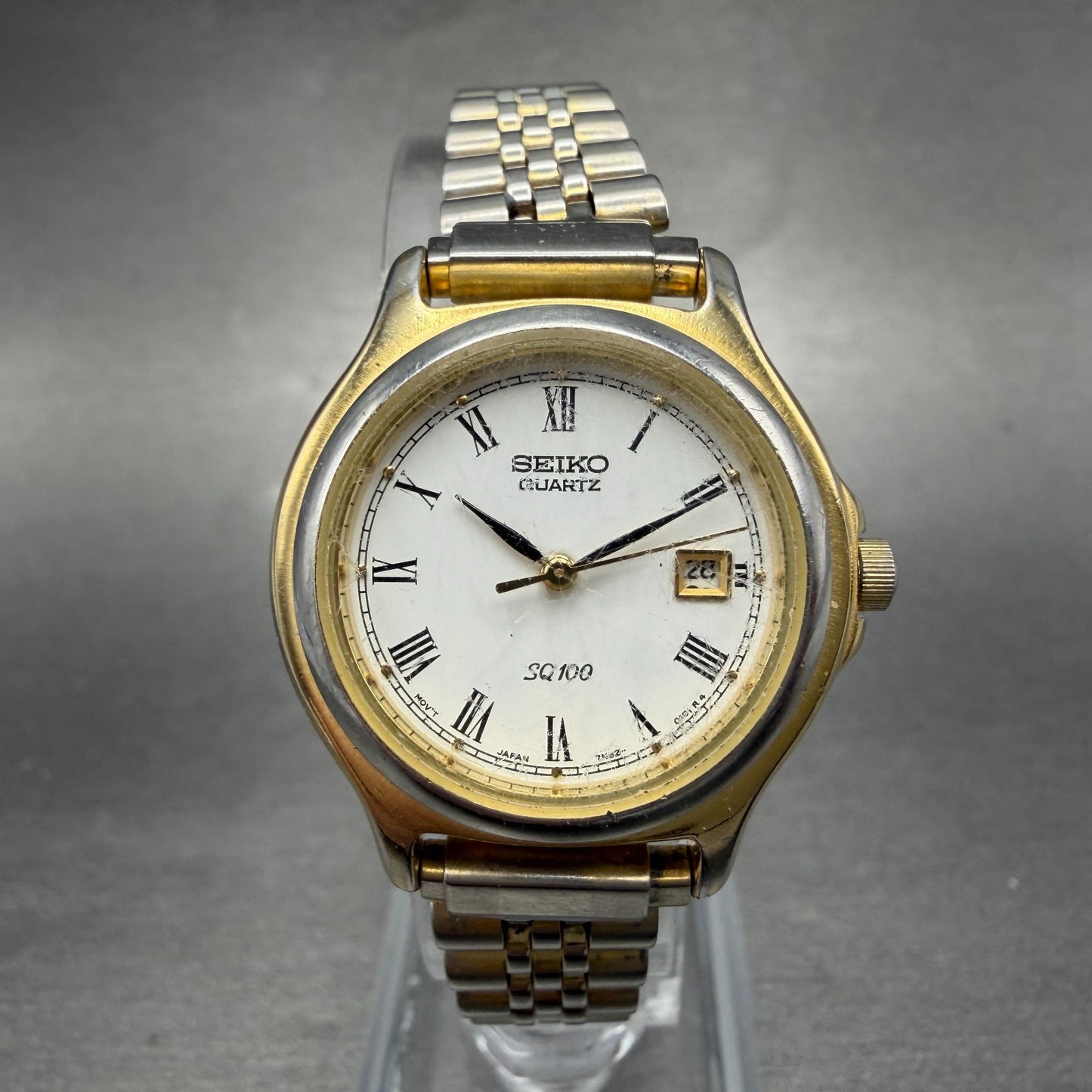 Seiko SQ 100 Watch Women 28mm White Dial Gold Tone Date 7N82-0061 New Battery0