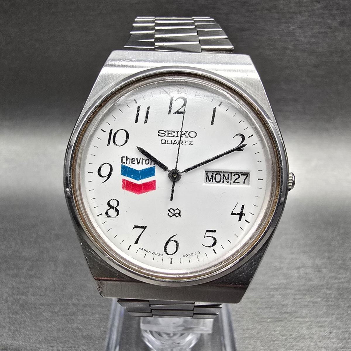 Seiko SQ Watch Men 35mm White Dial Silver Daydate Round 8223-8029 Chevron NewBat0