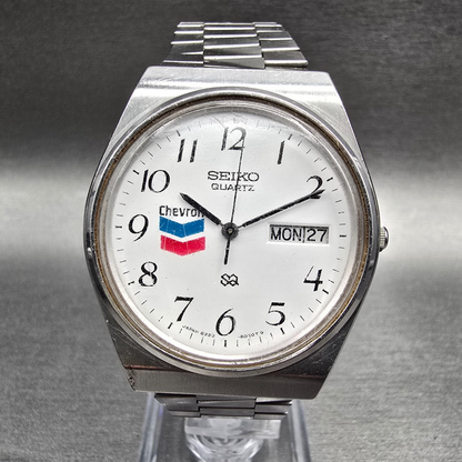Seiko SQ Watch Men 35mm White Dial Silver Daydate Round 8223-8029 Chevron NewBat0