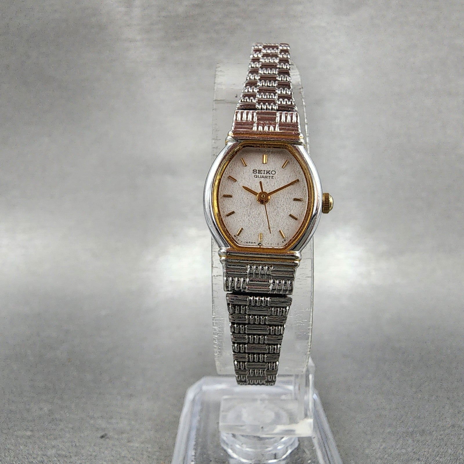 Seiko Watch Women 17mm White Dial Two Tone Oval 2Y015C09 New Battery VTG5