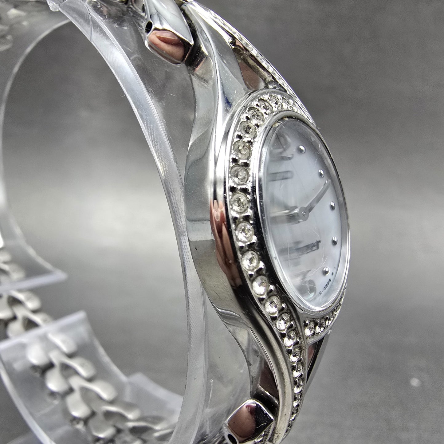 Seiko Solar Watch Women 23mm MOP Dial Silver Tone Round V115-0AP0 Runs Pfizer3