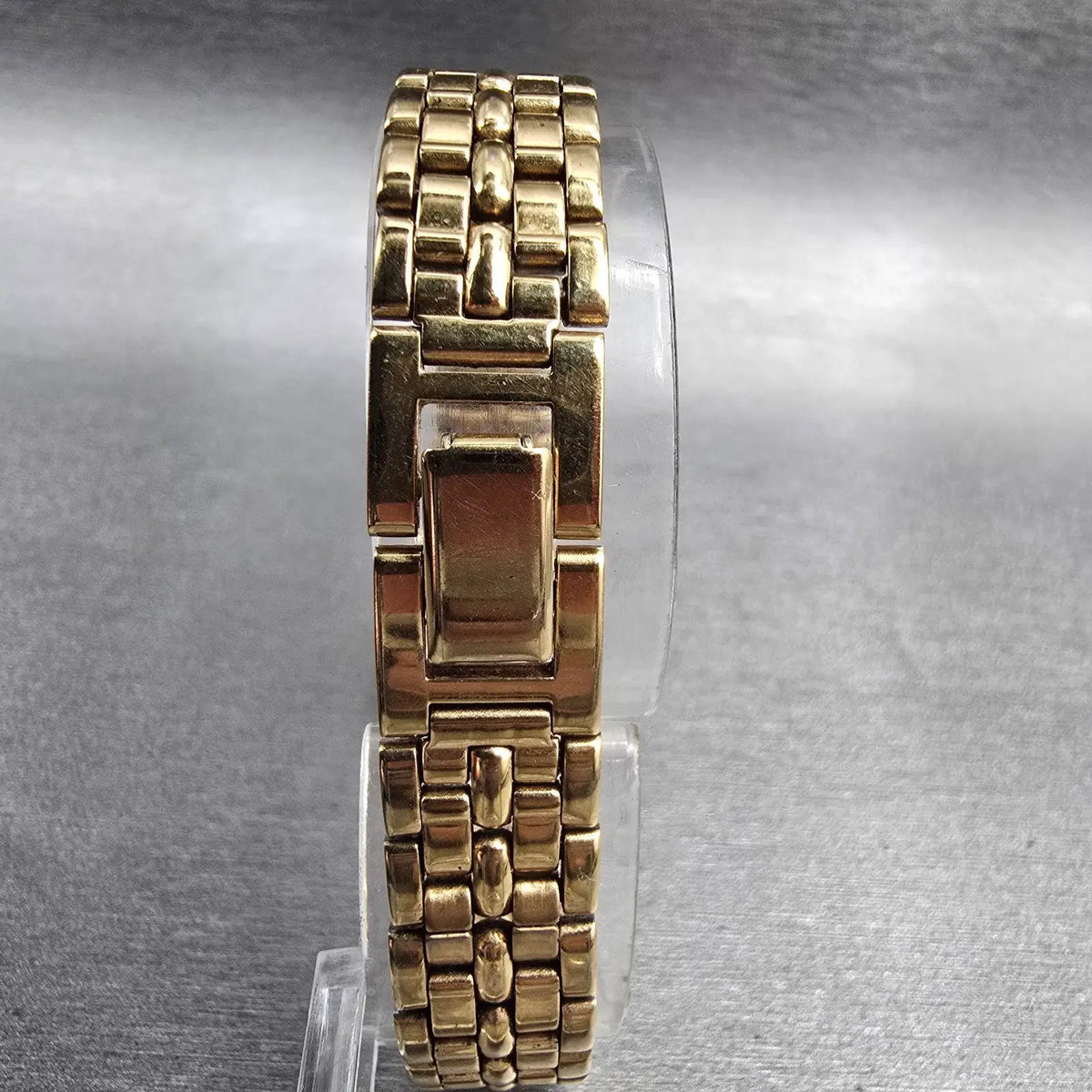 Seiko Watch Women Ivory Dial Gold Round V401-0518 New Battery Vintage JP7