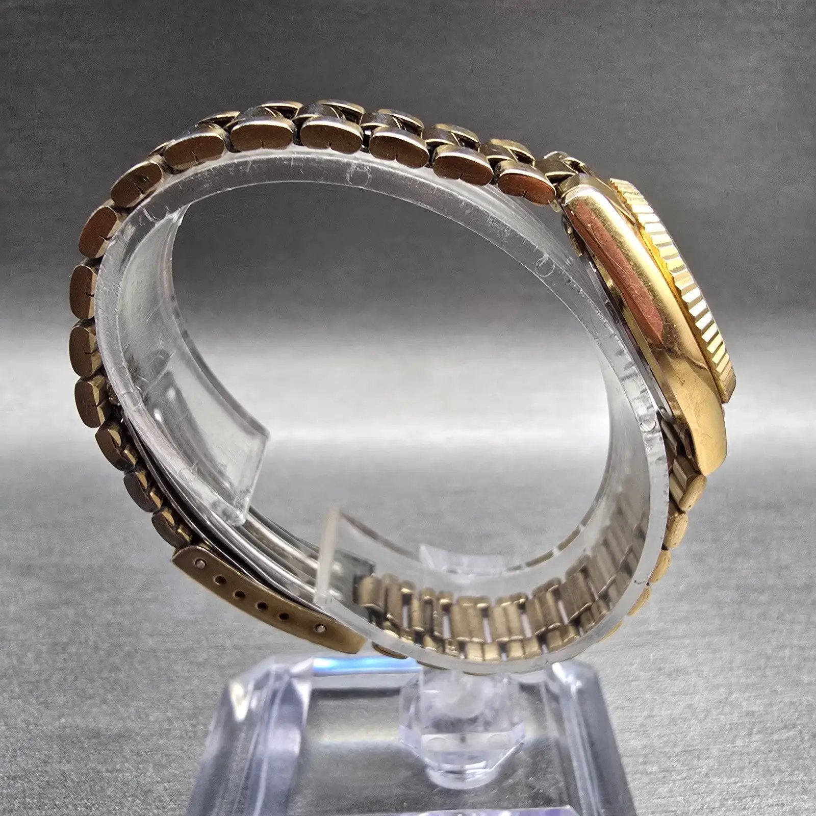 Seiko SQ Watch Women 24mm Gold Dial Gold Tone Daydate Round 3E23-0A60 New Batt8