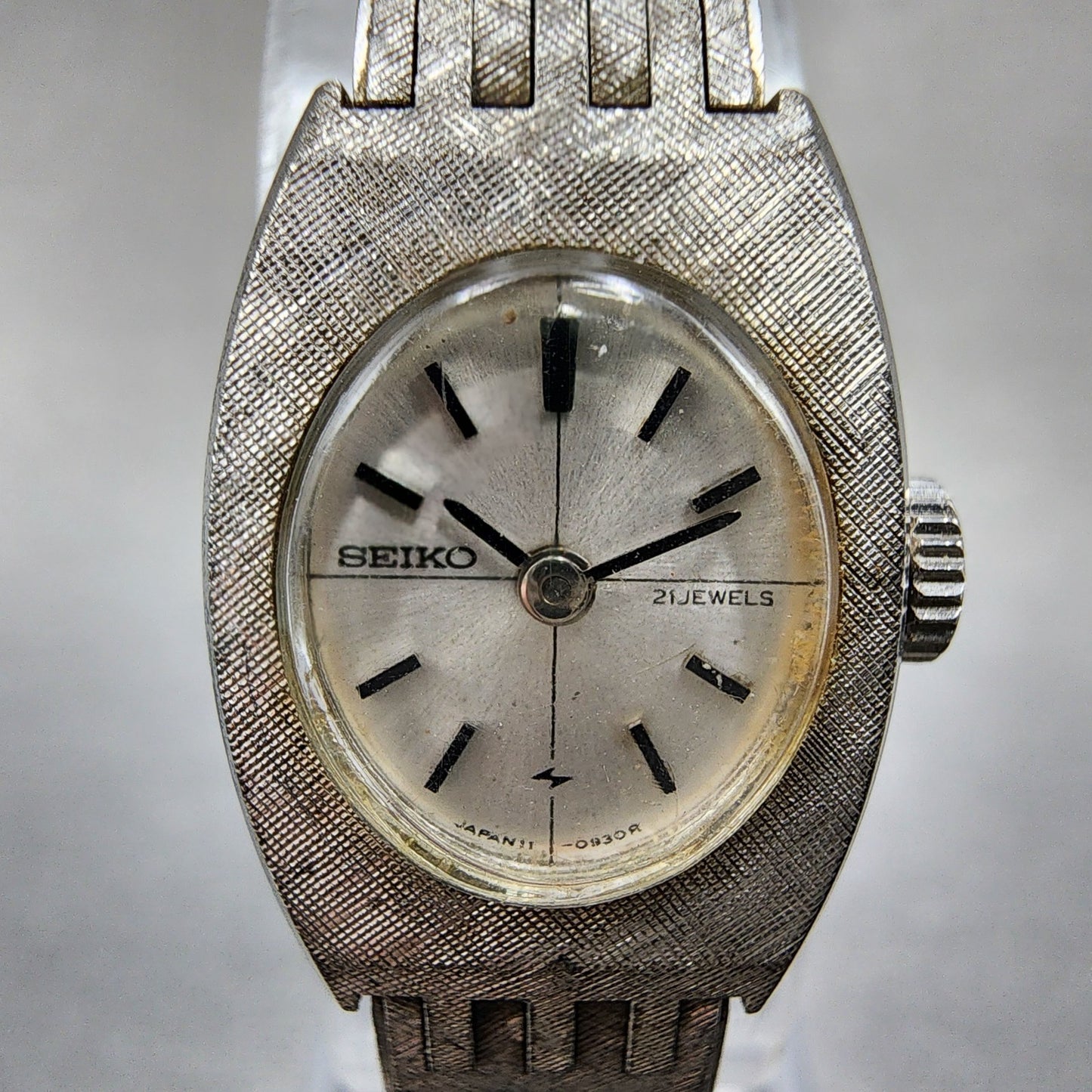 Seiko Watch Women 16mm Silver Dial Silver Tone Oval Manual 117060 Runs1
