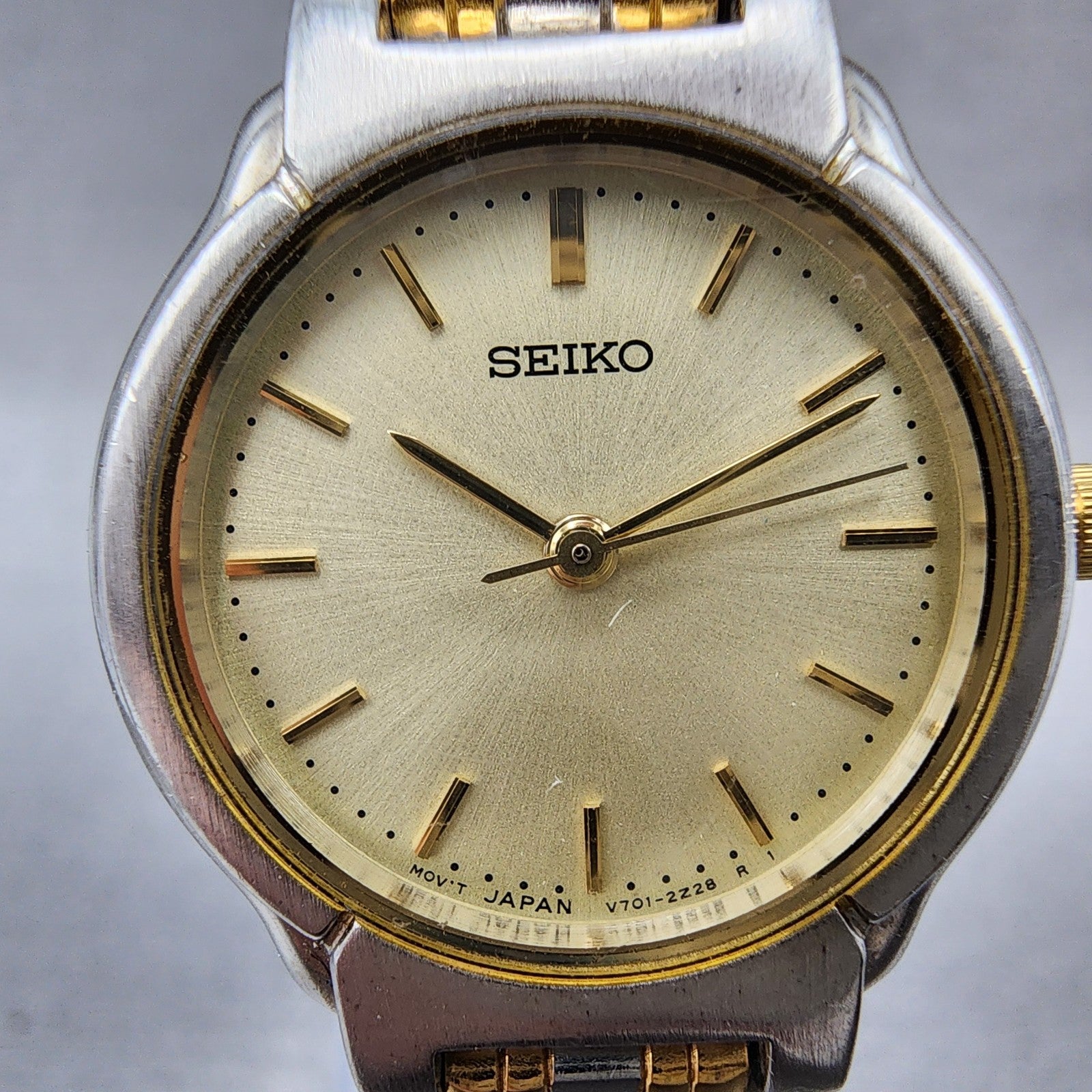 Seiko Watch Women 24mm Champagne Dial Two Tone Round V7012B90 New Battery ABC121