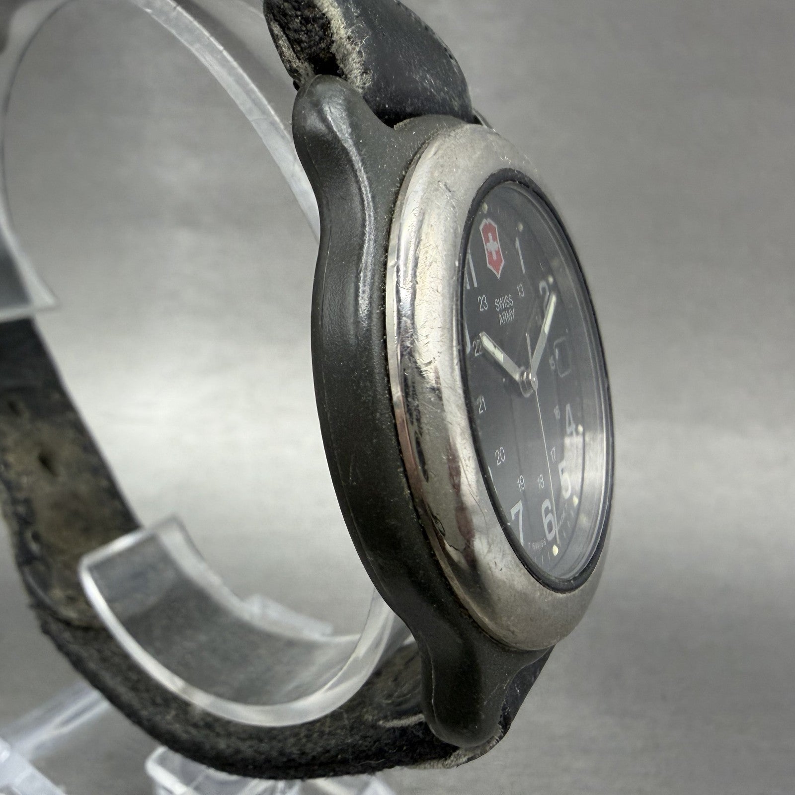 Victorinox Swiss Army Watch Men 37mm Black Dial Black Silver Date New Battery3