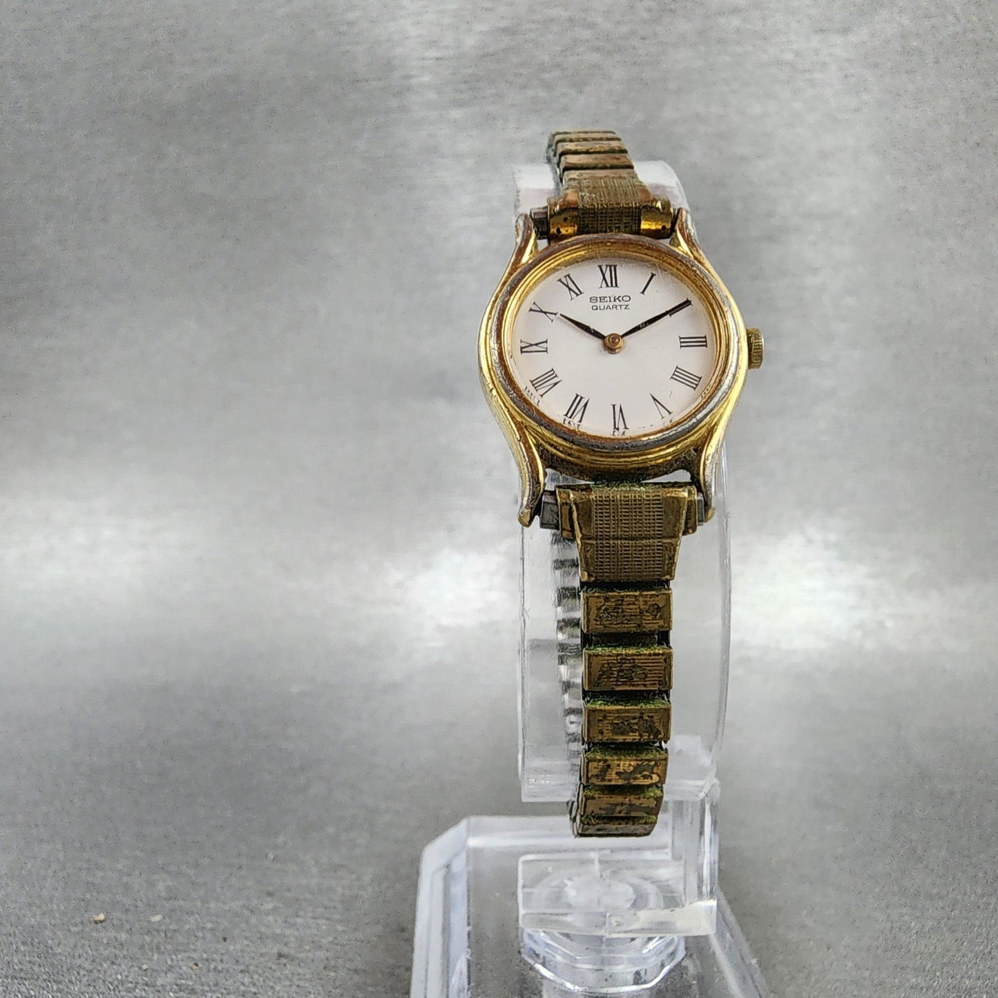 Seiko Watch Women 19mm White Dial Gold Tone Round 2p200089 New Battery5