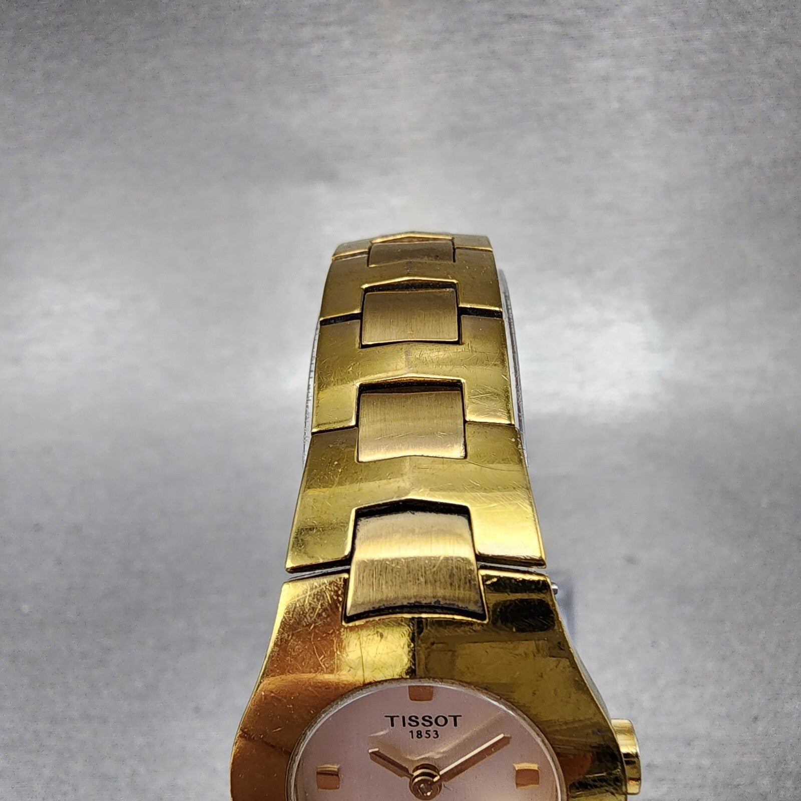 Tissot Watch Women 23mm Silver Dial Gold Tone Round L520 New Battery4