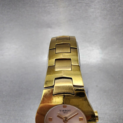 Tissot Watch Women 23mm Silver Dial Gold Tone Round L520 New Battery4
